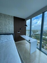 601 NE 36th St, Unit 2604 in Miami, FL - Foto de edificio - Building Photo