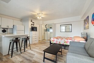 235 Lili?uokalani Ave in Honolulu, HI - Building Photo