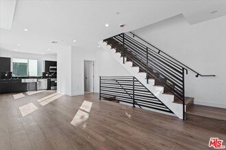 11447 Cumpston St in Los Angeles, CA - Building Photo - Building Photo