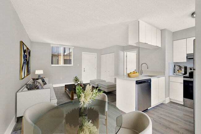 Rue Granville Apartments in Miami Beach, FL - Building Photo - Building Photo