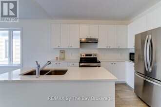 15 Union Blvd in Clearview, ON - Building Photo - Building Photo