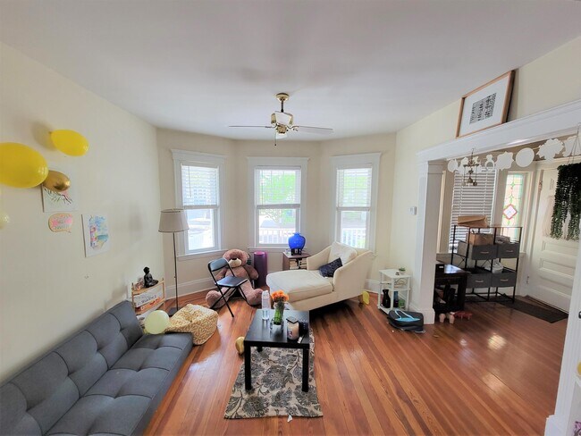 31 Electric Ave, Unit 1 in Somerville, MA - Foto de edificio - Building Photo