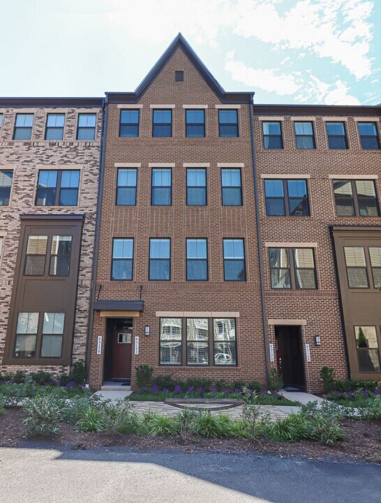45172 Lettermore Square in Sterling, VA - Building Photo