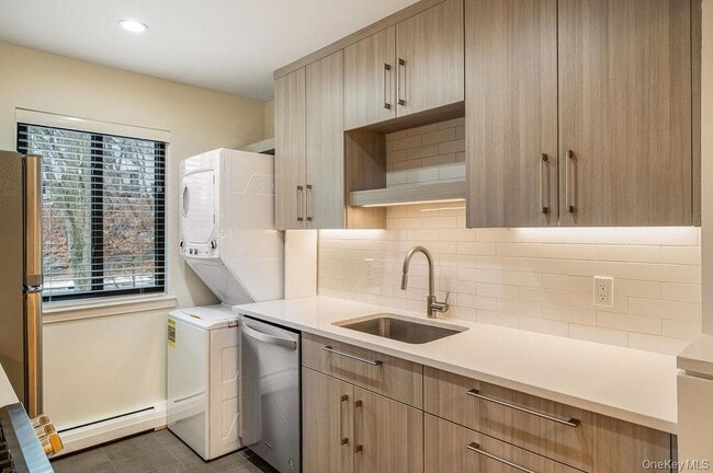 30 Hillside Terrace in White Plains, NY - Building Photo - Building Photo