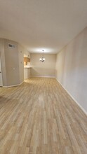 684 Sutton Crest Trail in Oak Park, CA - Building Photo - Building Photo