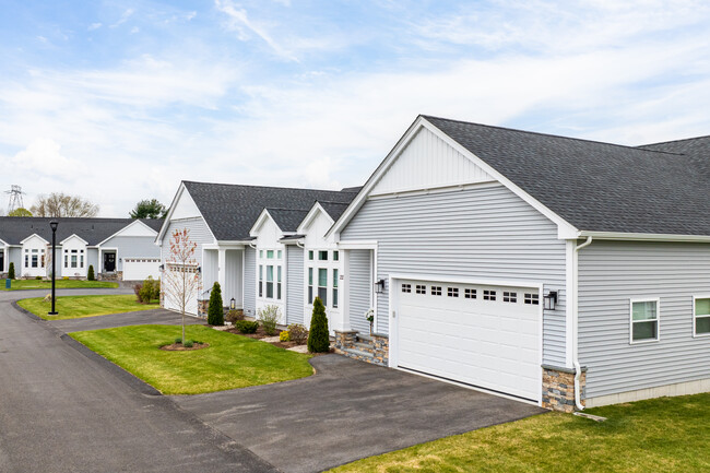 192 Old River Rd in Lincoln, RI - Foto de edificio - Building Photo