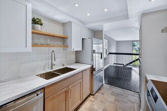 2564 Navarra Dr in Carlsbad, CA - Building Photo - Building Photo