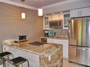 130 N Collier Blvd in Marco Island, FL - Foto de edificio - Building Photo