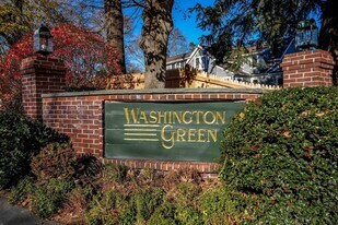 24 Washington Green in Walpole, MA - Building Photo