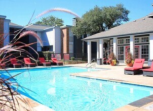 Coronado Villas in Denton, TX - Foto de edificio - Building Photo