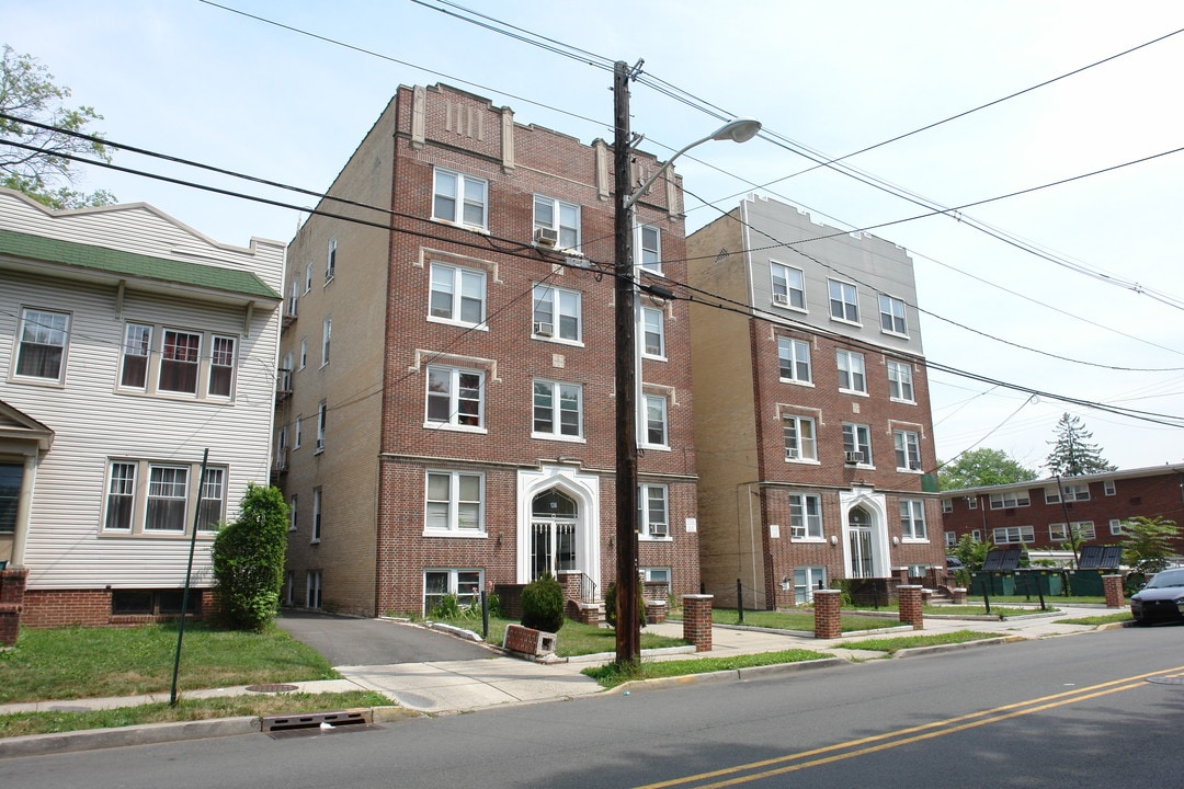 134-136 W 3rd Ave in Roselle, NJ - Foto de edificio