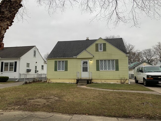 property at 3131 Ravenwood Blvd