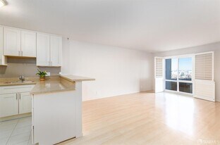 646 Corbett Ave, Unit 305 in San Francisco, CA - Building Photo