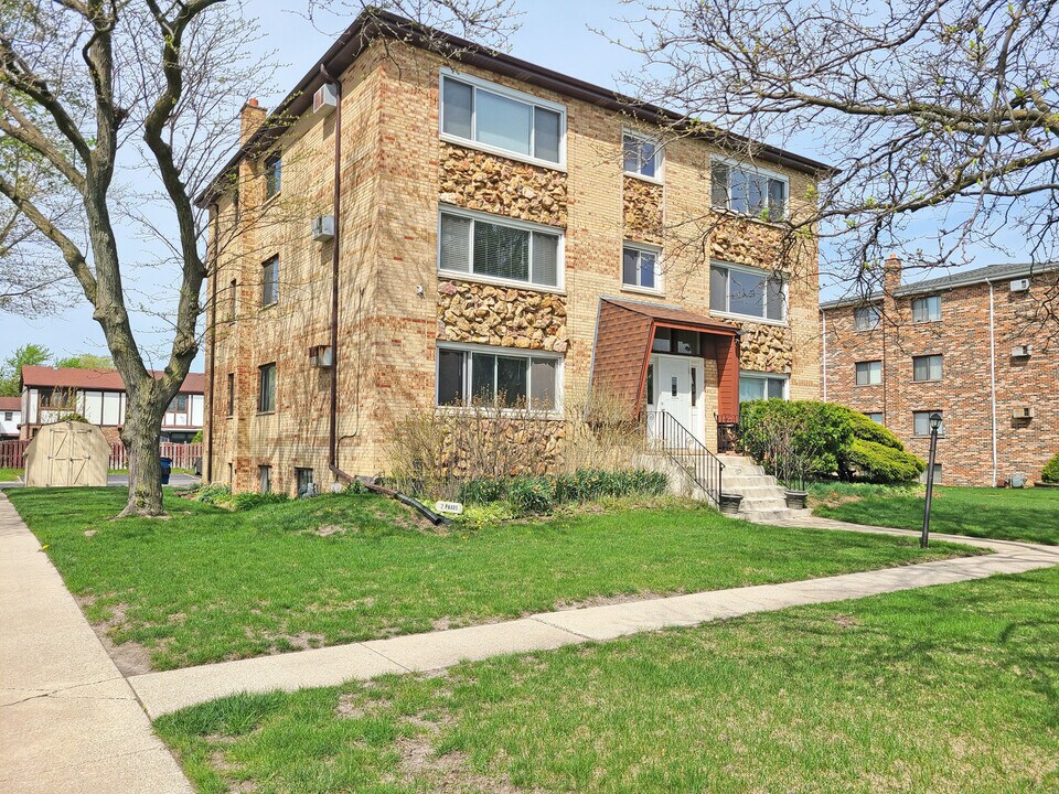 2 Paxos Dr in Palos Hills, IL - Building Photo