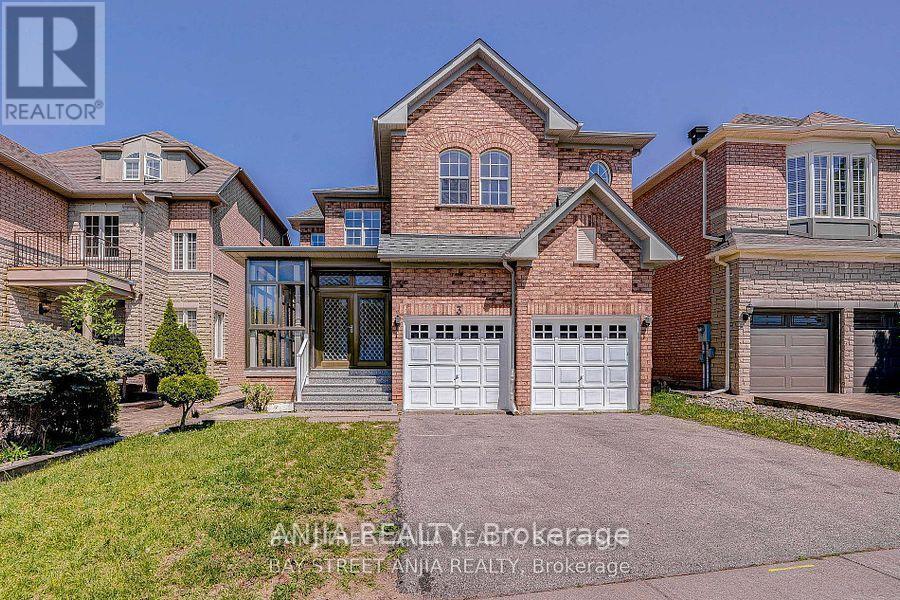 3 Stonebridge Dr in Markham, ON - Building Photo