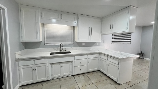 15503 Bloomfield Ave in Norwalk, CA - Foto de edificio - Building Photo