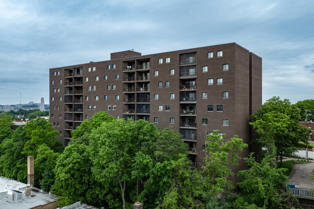 Imperial House in Pittsburgh, PA - Building Photo