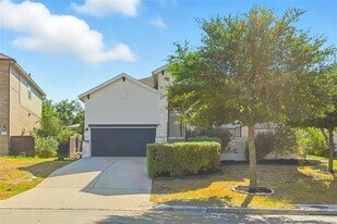 5425 Texas Bluebell Dr in Spicewood, TX - Building Photo