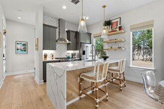 4710 Mt Vernon Dr in Austin, TX - Building Photo - Building Photo