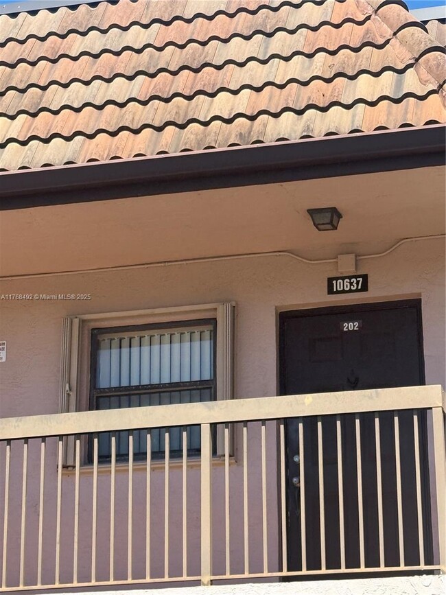 10637 NW 10th St in Pembroke Pines, FL - Building Photo - Building Photo