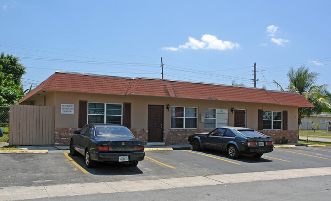 4000 NW 31st Ter in Lauderdale Lakes, FL - Building Photo - Building Photo