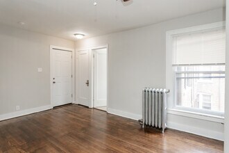 6949 S Paxton Ave in Chicago, IL - Building Photo - Building Photo