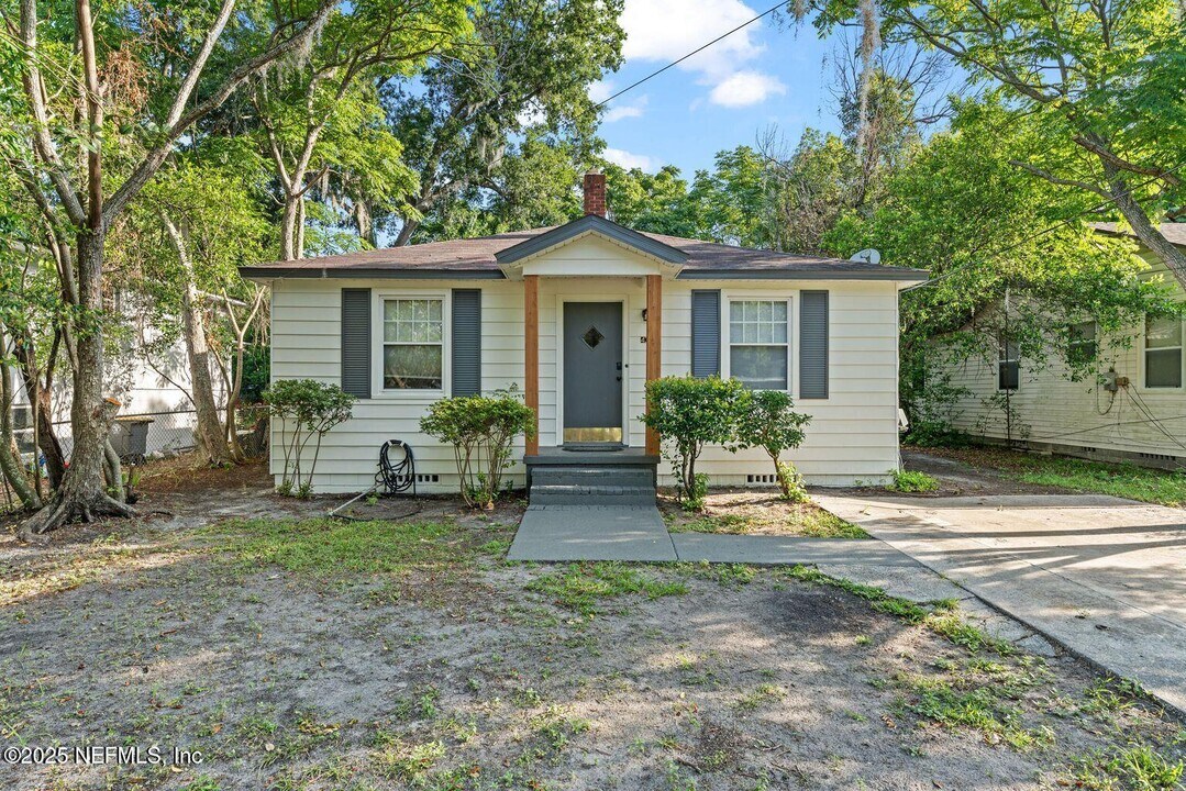 431 W 62nd St in Jacksonville, FL - Building Photo