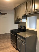 7500 Mason Ave, Unit 218 in Los Angeles, CA - Building Photo - Building Photo