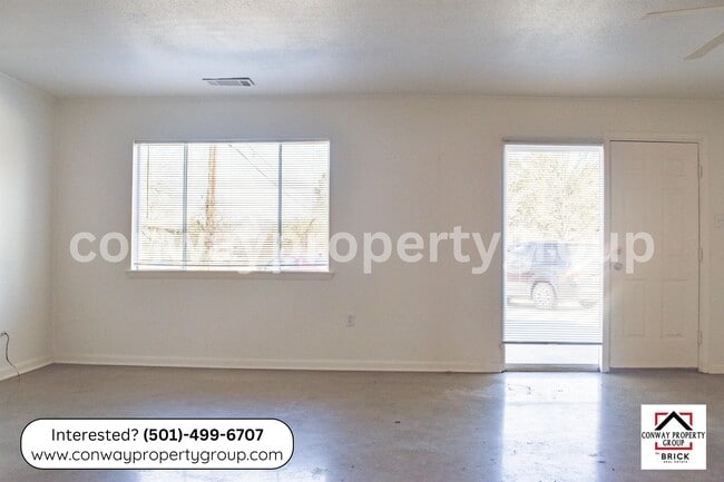 1906 Dave Ward Dr in Conway, AR - Building Photo - Building Photo