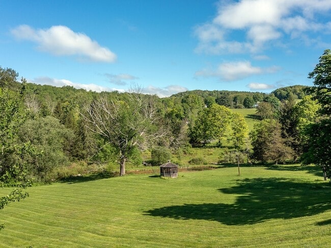 110 Geer Mountain Rd in Kent, CT - Building Photo - Building Photo