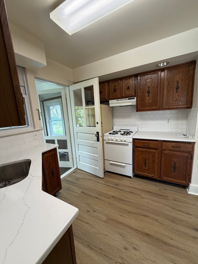 27 Jackson St, Unit 2nd Floor