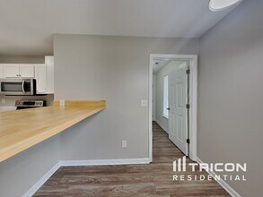 1807 Bellwick Dr in Greensboro, NC - Building Photo - Building Photo