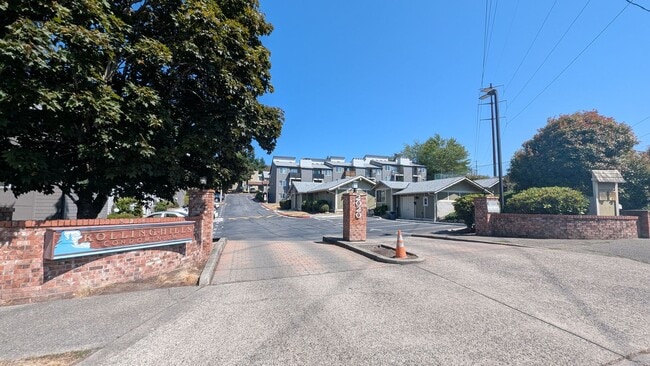 property at 2020 Grant Ave S