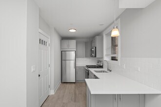 1133 Oak Ave, Unit 1135-E2 in Evanston, IL - Building Photo - Building Photo