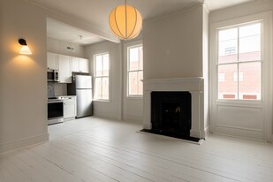 82 Wentworth St in Charleston, SC - Building Photo