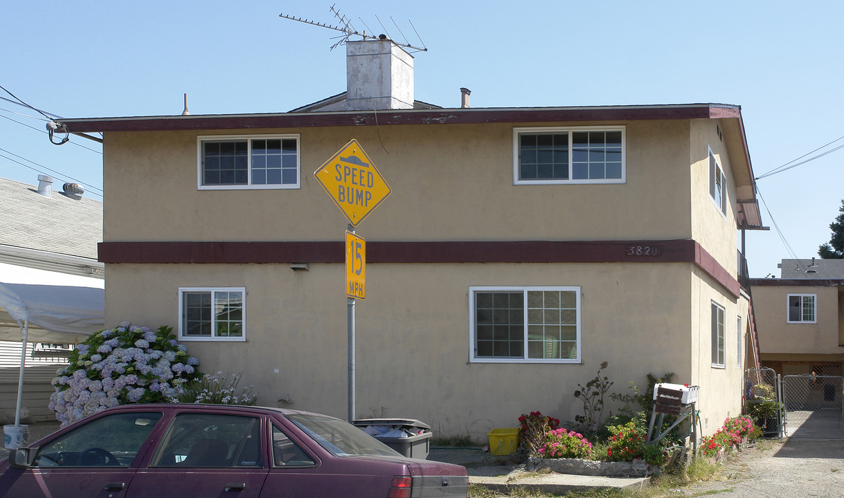 3820 Brookdale Ave in Oakland, CA - Building Photo