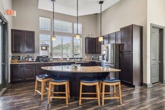 Overlook at Stone Oak Park Apartments in San Antonio, TX - Building Photo - Building Photo