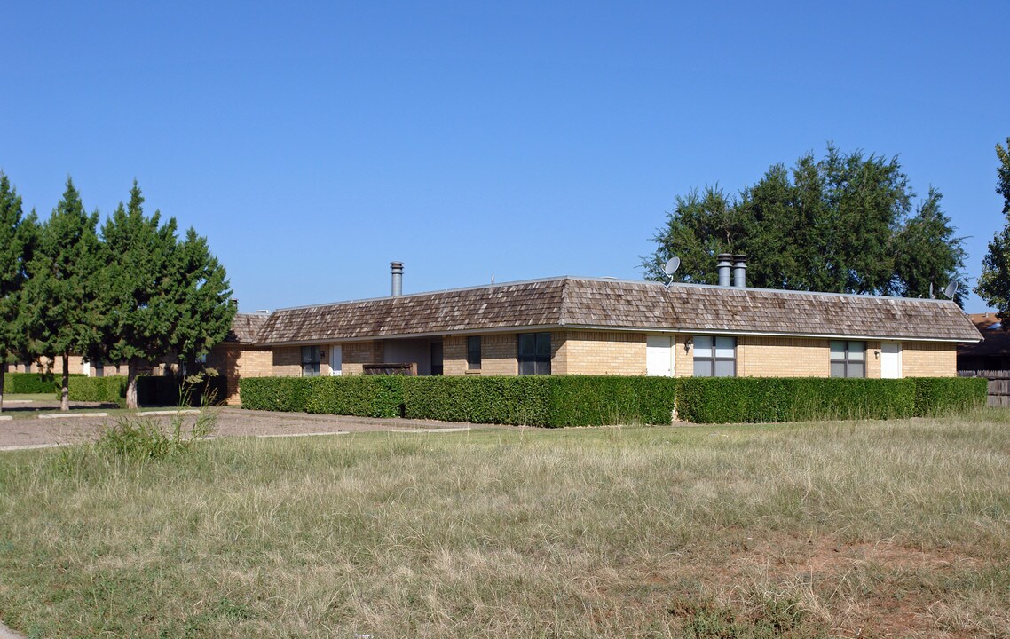 Flores Apartments in Lubbock, TX - Building Photo