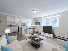 160 N Beacon St in Boston, MA - Building Photo