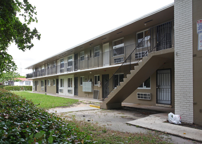 3333 NW 5th Ave in Miami, FL - Foto de edificio - Building Photo