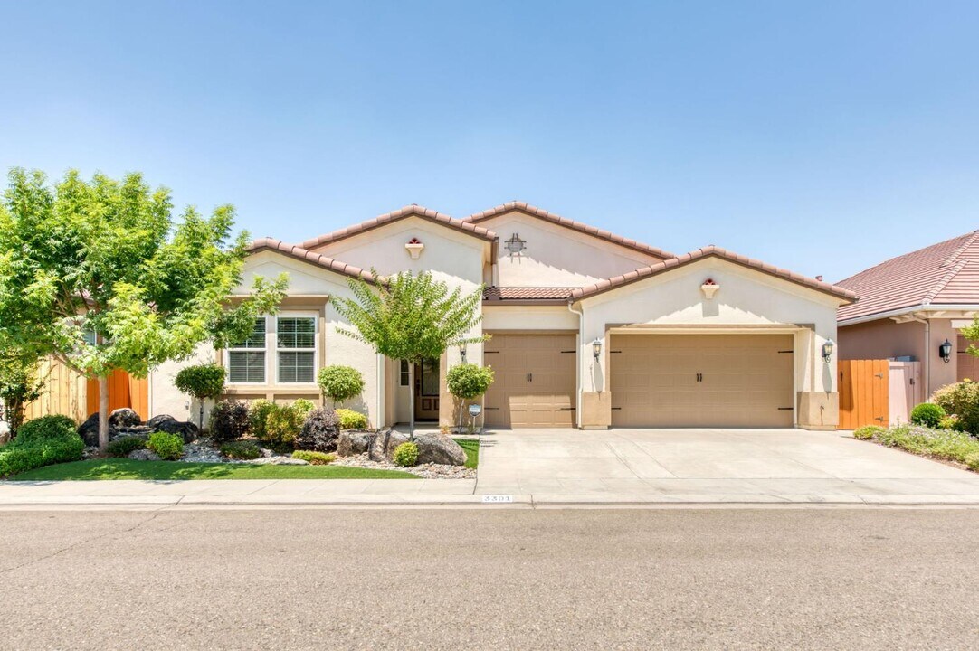 3301 Salem Ave in Clovis, CA - Building Photo