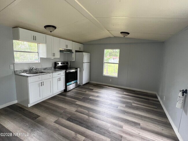 105 Rhine St in Interlachen, FL - Building Photo - Building Photo