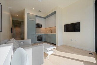 6401 Wilshire Blvd in Los Angeles, CA - Building Photo - Building Photo