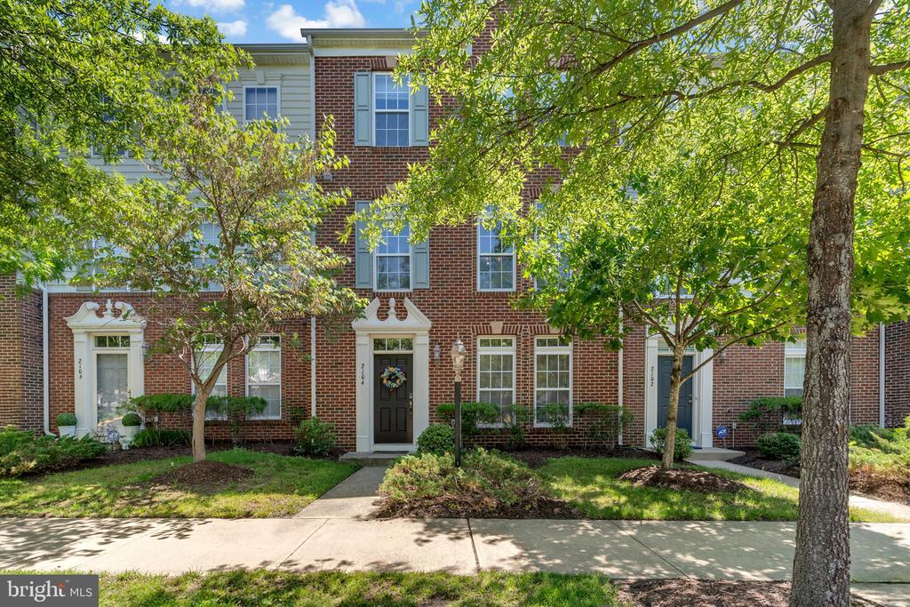 2104 Abbottsbury Way in Woodbridge, VA - Building Photo