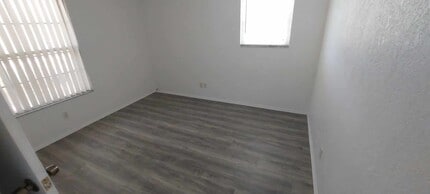 1122 Garibaldi St E in Lehigh Acres, FL - Foto de edificio - Building Photo