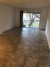 5520 N Lakewood Cir-Unit -623 in Margate, FL - Building Photo - Building Photo