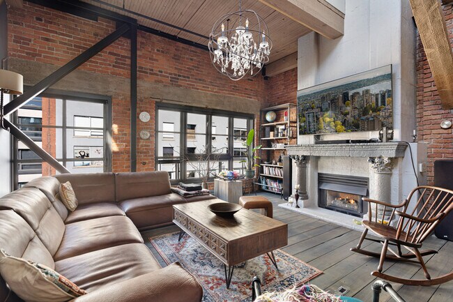 1066 Hamilton St in Vancouver, BC - Building Photo - Building Photo