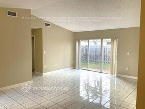 10111 NW 57th Terrace in Doral, FL - Building Photo - Building Photo