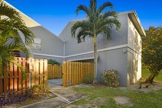 30 Crossings Cir in Boynton Beach, FL - Foto de edificio - Building Photo
