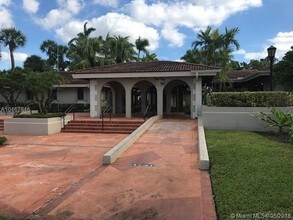 18200 Mediterranean Blvd in Hialeah, FL - Building Photo - Building Photo